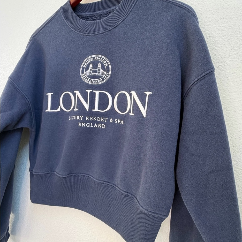 Abercrombie & Fitch London Cropped Sweatshirt | Size XXS | Navy Blue - Picture 2 of 12